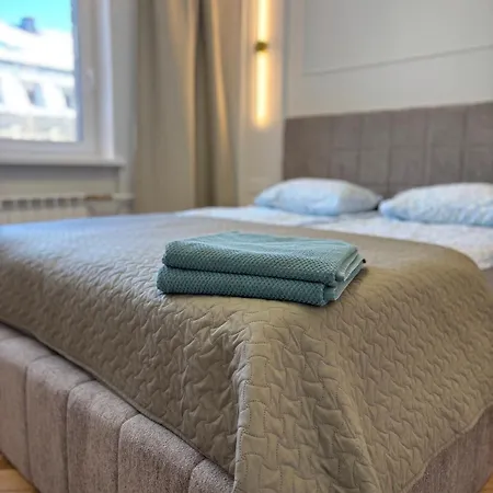 Exclusive 2 Bedroom Trendy Center, Large Terrace & Free Parking