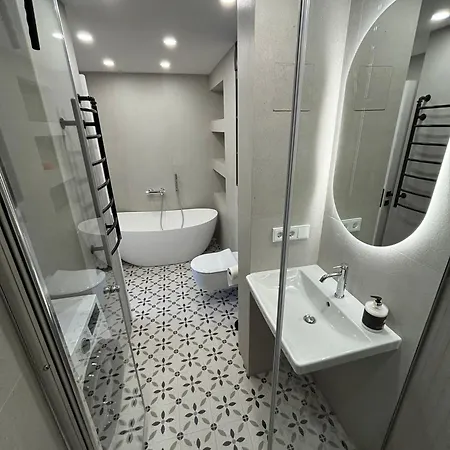 Exclusive 2 Bedroom Trendy Center, Large Terrace & Free Parking Apartment *