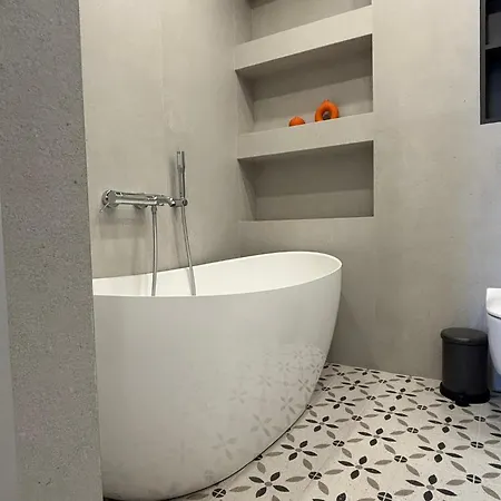 Apartment Exclusive 2 Bedroom Trendy Center, Large Terrace & Free Parking Vilnius