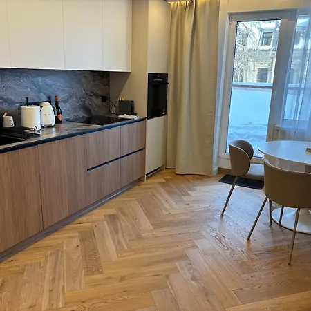 Exclusive 2 Bedroom Trendy Center, Large Terrace & Free Parking Butas *