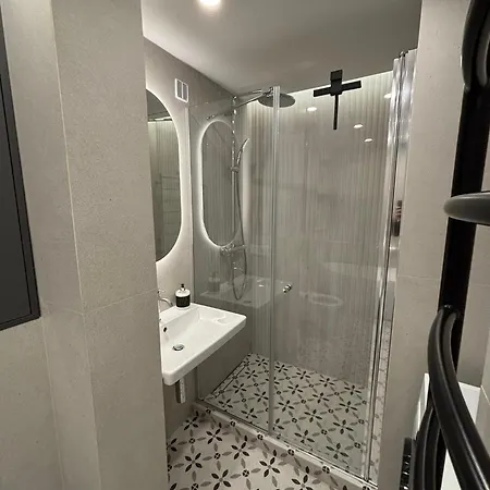 Exclusive 2 Bedroom Trendy Center, Large Terrace & Free Parking *