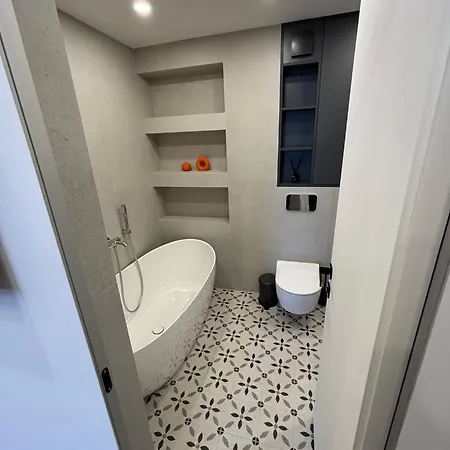Exclusive 2 Bedroom Trendy Center, Large Terrace & Free Parking