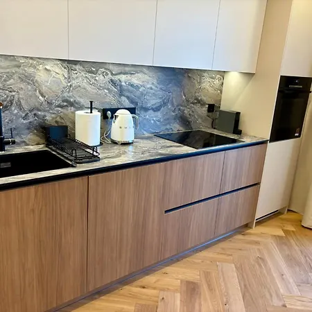 Exclusive 2 Bedroom Trendy Center, Large Terrace & Free Parking Appartamento *