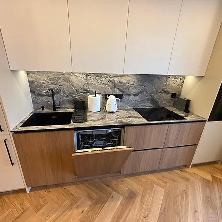 Butas Exclusive 2 Bedroom Trendy Center, Large Terrace & Free Parking *
