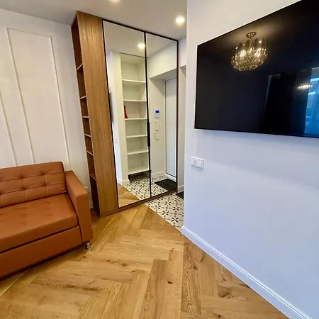 Exclusive 2 Bedroom Trendy Center, Large Terrace & Free Parking Apartment