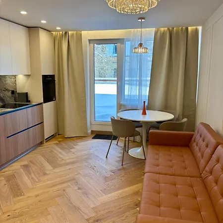 Exclusive 2 Bedroom Trendy Center, Large Terrace & Free Parking Apartment