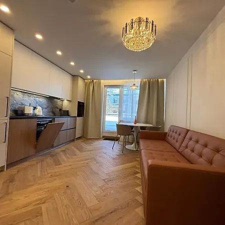 Exclusive 2 Bedroom Trendy Center, Large Terrace & Free Parking Apartment *