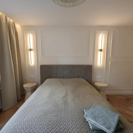 Exclusive 2 Bedroom Trendy Center, Large Terrace & Free Parking Apartment Vilnius
