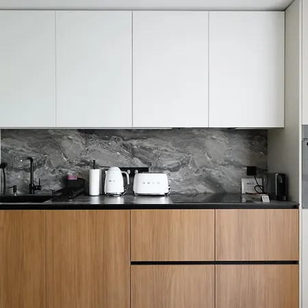 Exclusive 2 Bedroom Trendy Center, Large Terrace & Free Parking Apartment *