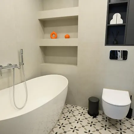 Exclusive 2 Bedroom Trendy Center, Large Terrace & Free Parking * Vilnius