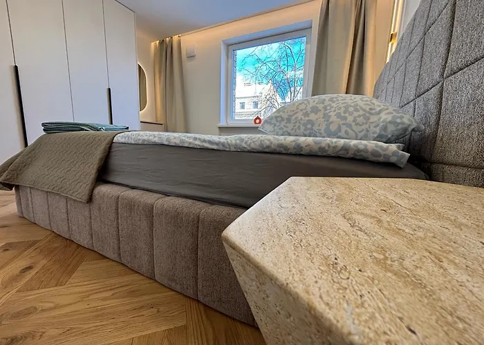 Apartman Exclusive 2 Bedroom Trendy Center, Large Terrace & Free Parking *