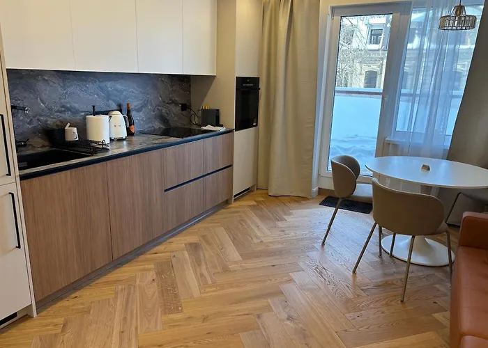 Exclusive 2 Bedroom Trendy Center, Large Terrace & Free Parking Apartman *