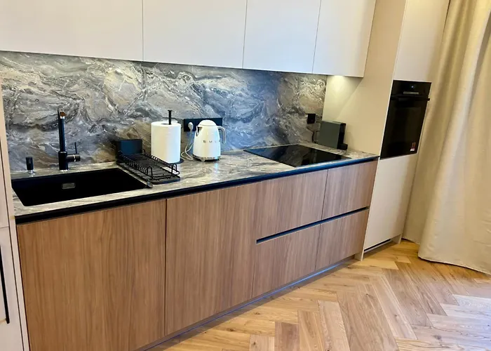 Exclusive 2 Bedroom Trendy Center, Large Terrace & Free Parking Apartman *