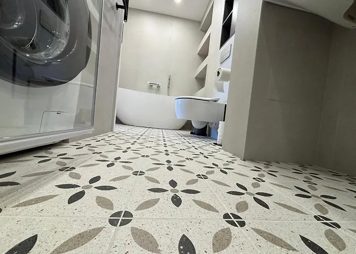 Exclusive 2 Bedroom Trendy Center, Large Terrace & Free Parking * Вильнюс