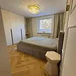 Exclusive 2 Bedroom Trendy Center, Large Terrace & Free Parking Lägenhet
