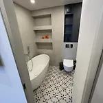 Exclusive 2 Bedroom Trendy Center, Large Terrace & Free Parking